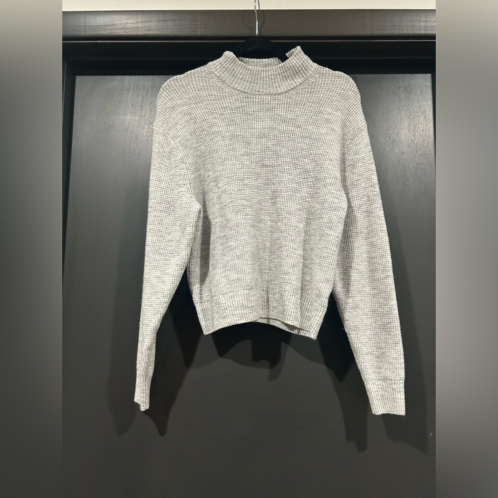 GAP Women's Light Gray Turtleneck Sweater